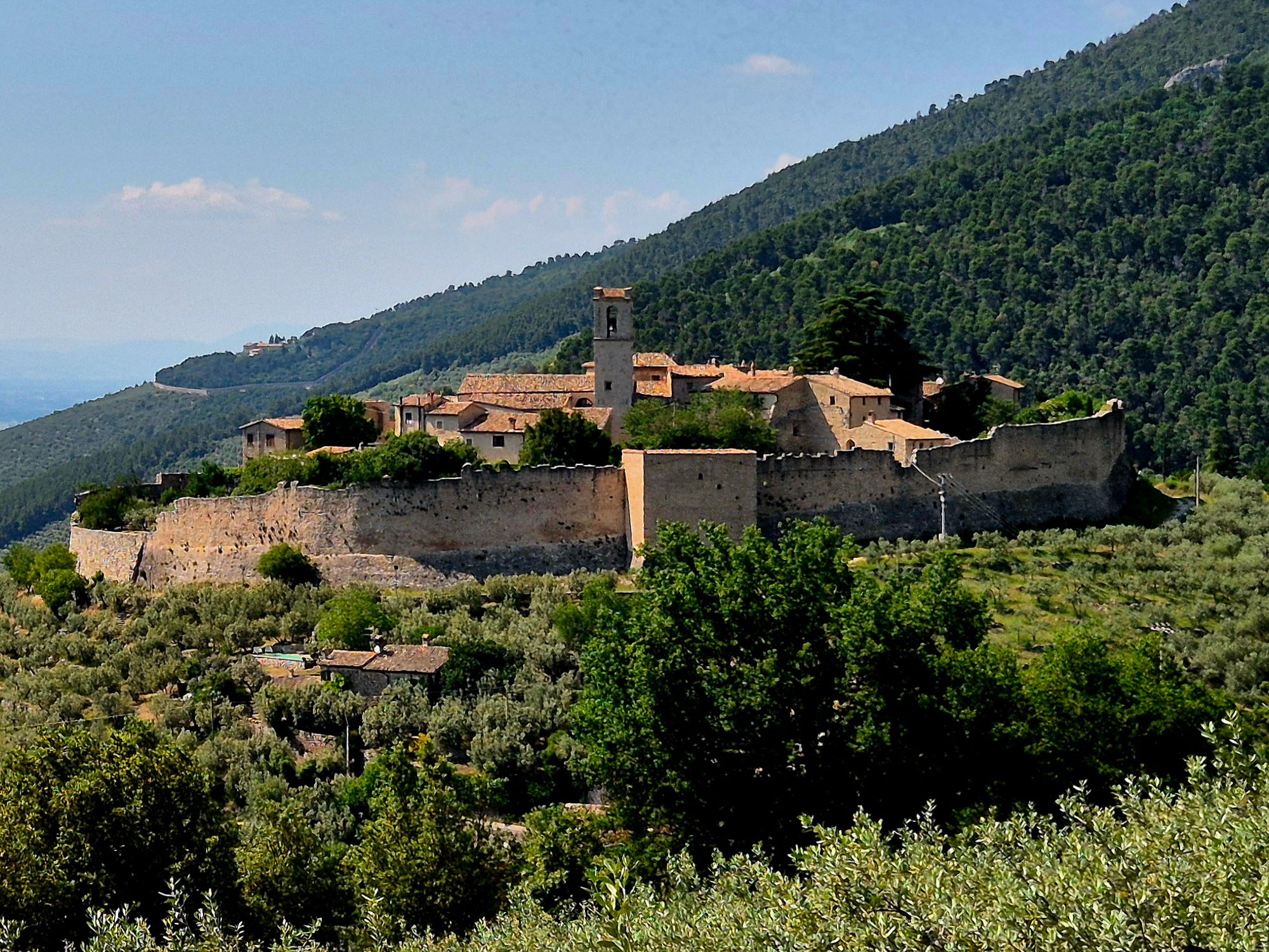 Campello alto, borgo medievale panoramico