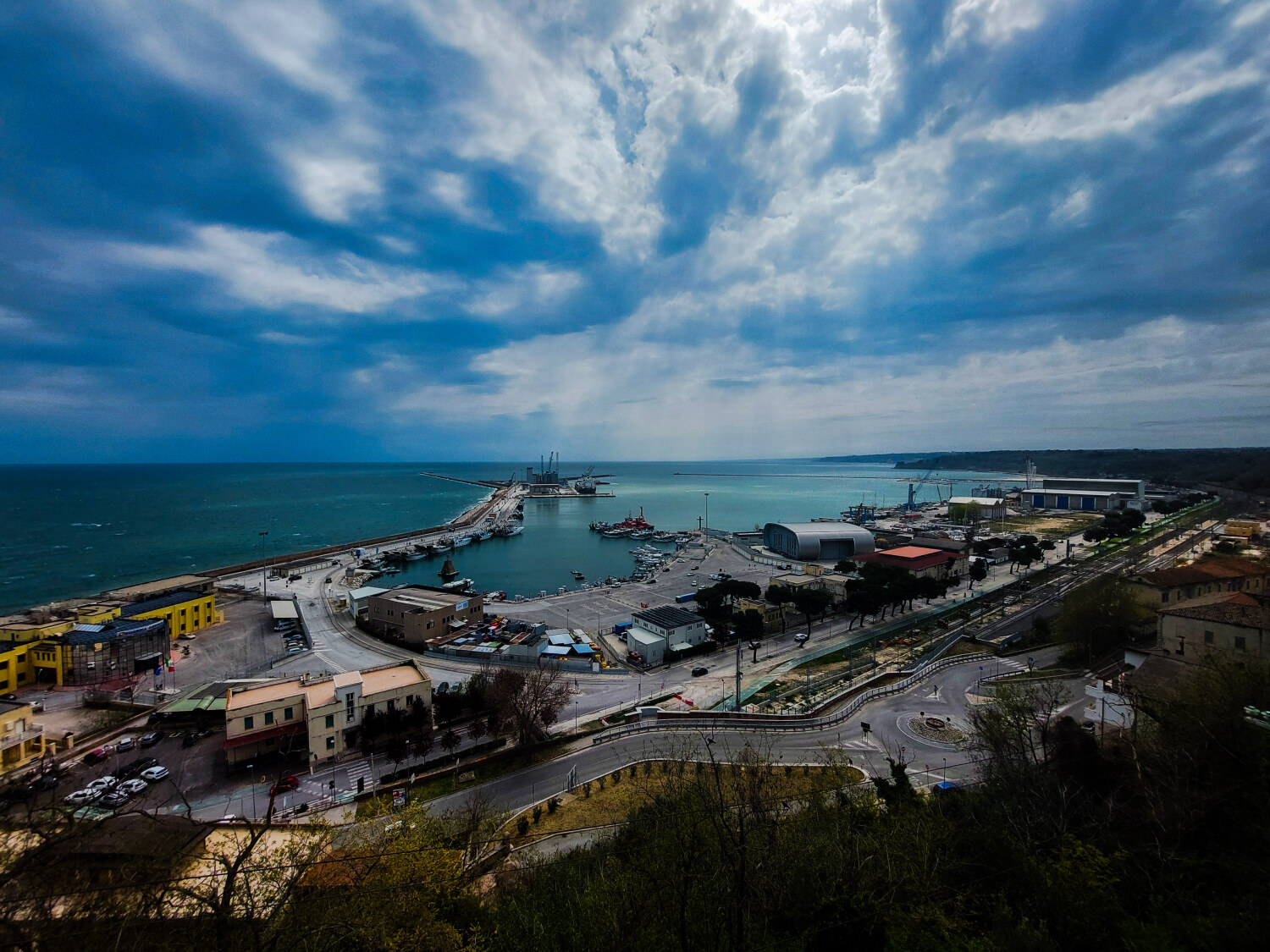 porto di Ortona, il più grande d'Abruzzo porto di Ortona, il più grande d'Abruzzo