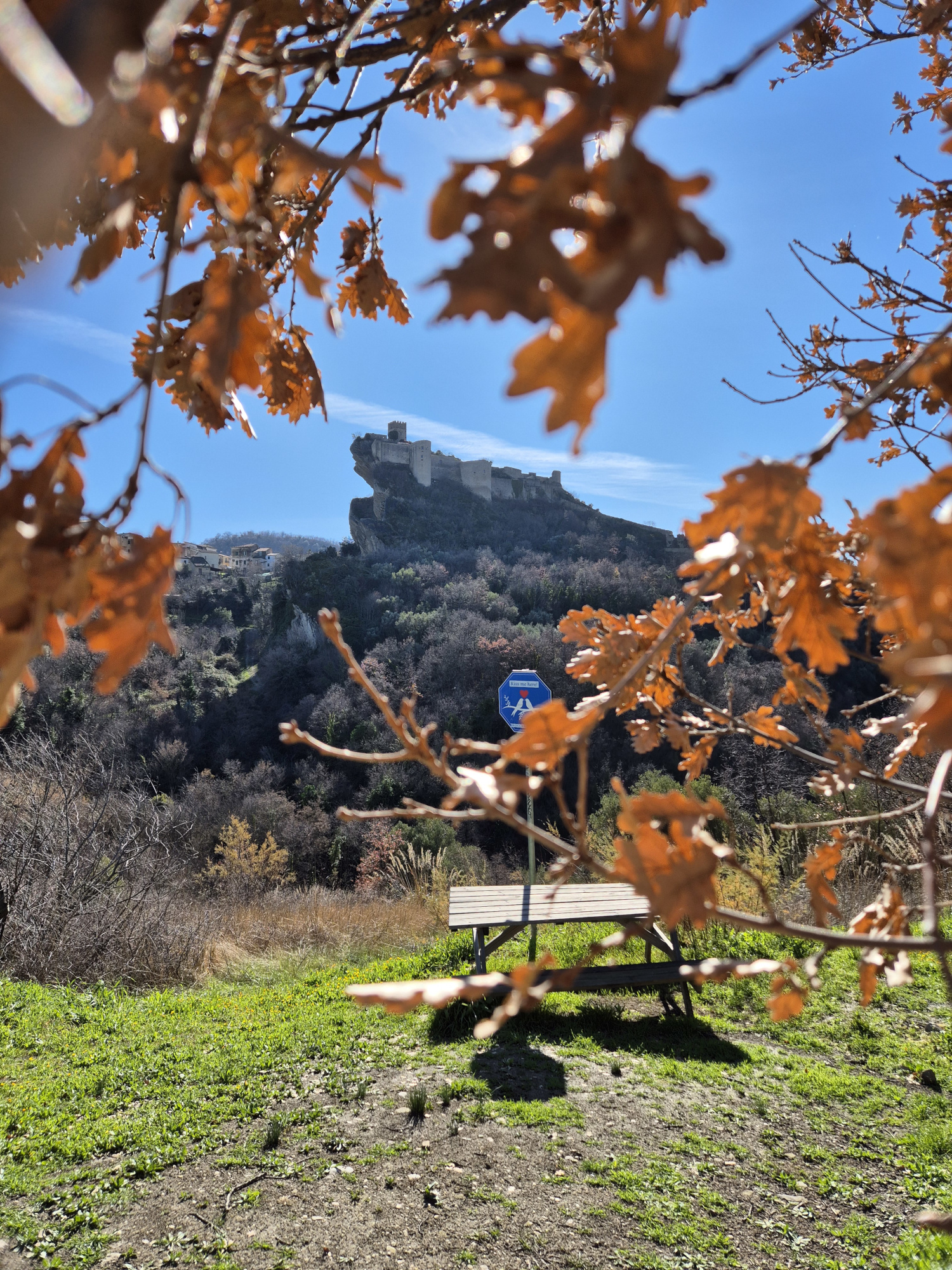 Punto panoramico del bacio Roccascalegna