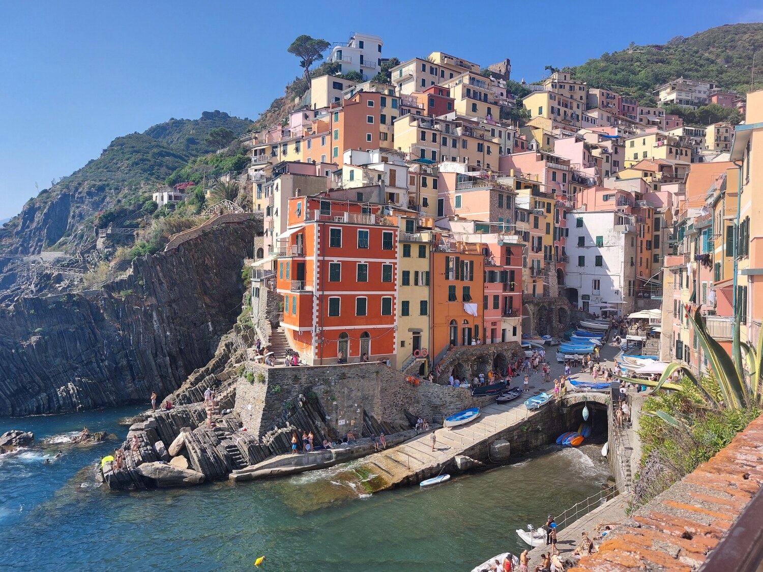 Il borgo di Riomaggiore Il borgo di Riomaggiore