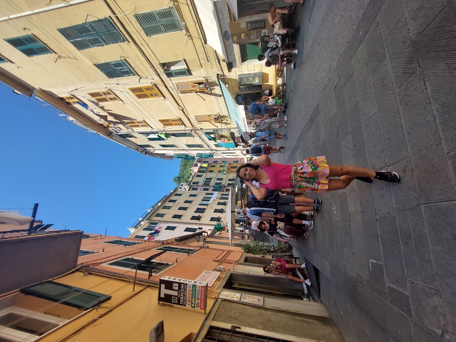 Via Colombo, la via principale di Riomaggiore Via Colombo, la via principale di Riomaggiore