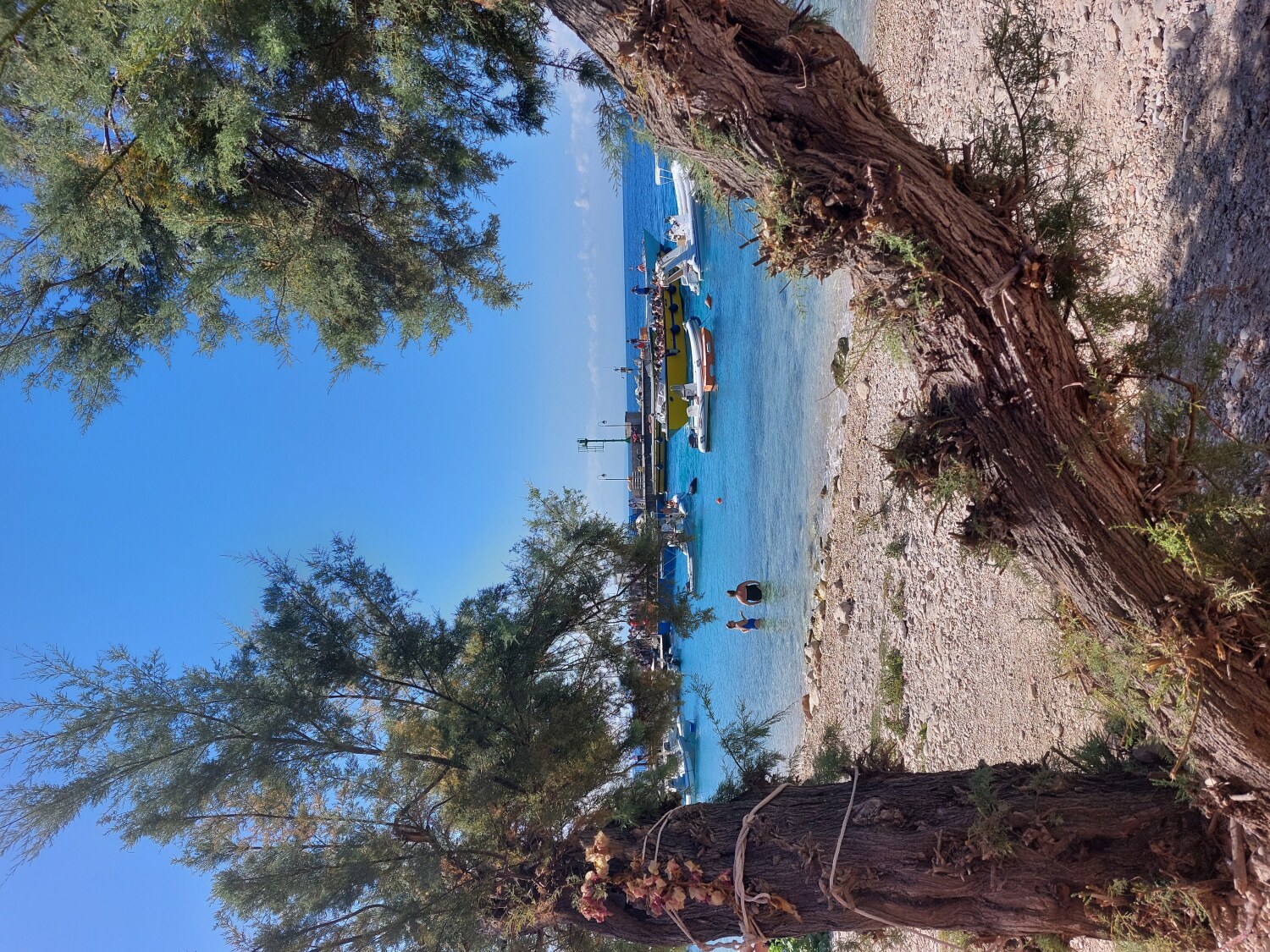 piccola spiaggia incastonata