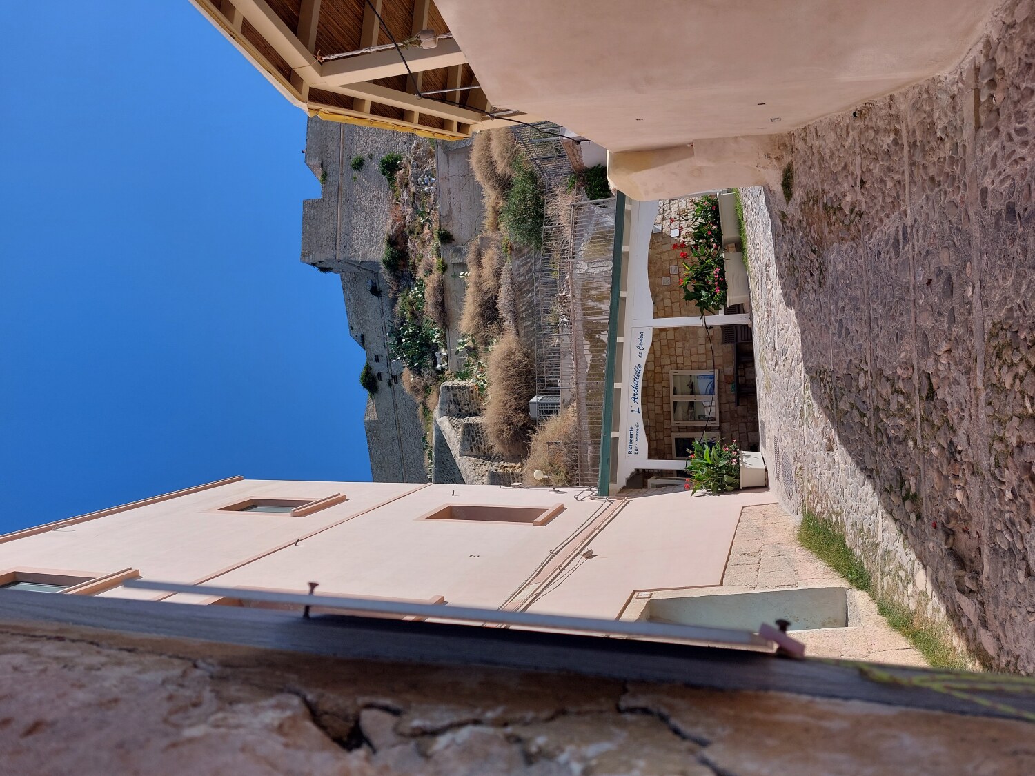 salita al borgo fino al castello di San Nicola